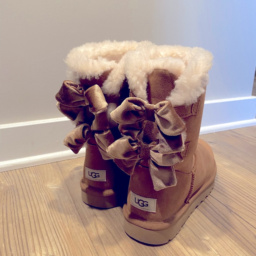 Brand NEW Ugg Camel boots with bows